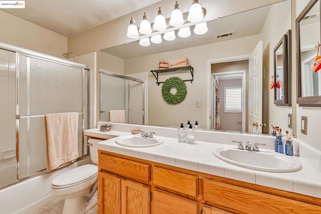 4452 Pronghorn Ct, Antioch CA: https://media.crmls.org/mediaz/866b2159-4419-4470-94a9-8ac2b57b1197.jpg