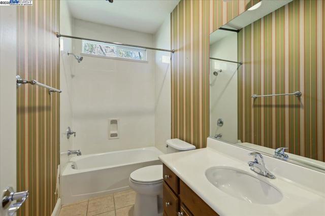 13 S Aldea Street, Mountain House CA: https://media.crmls.org/mediaz/866b5cd1-f341-4782-b516-deff740444c7.jpg
