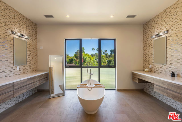 4607 Vanalden Avenue, Tarzana CA: https://media.crmls.org/mediaz/866c03bf-474d-4ce5-97f0-0a347d2603ff.jpg