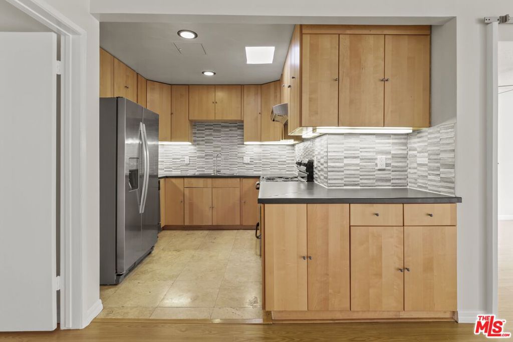 1033 6TH Street #303