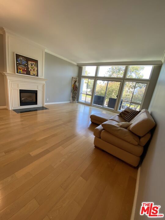 511 San Vicente Boulevard, 107 photo 6