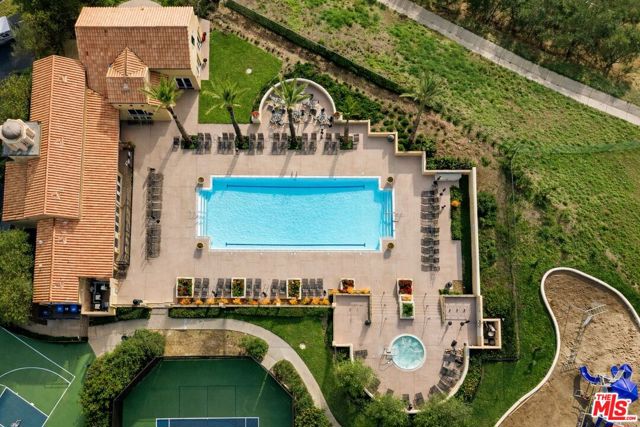 1630 Chastain, Pacific Palisades CA: https://media.crmls.org/mediaz/866c87ca-1c5e-420e-9688-e5d10776e603.jpg