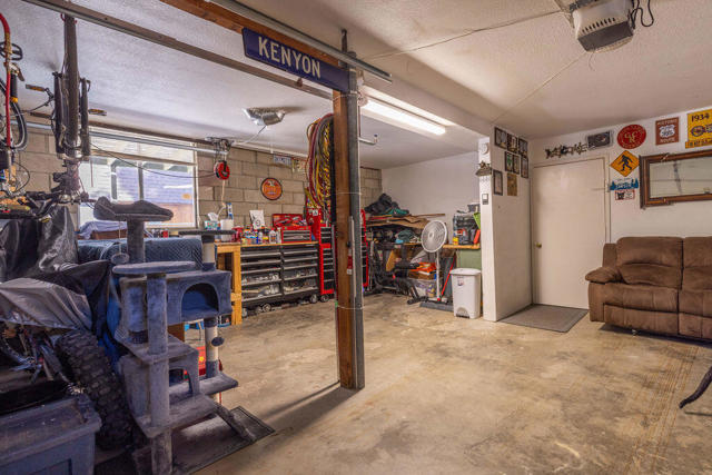 308 W Rainbow Boulevard, Big Bear CA: https://media.crmls.org/mediaz/866cf1b9-e9fb-471b-8f95-cc806383b247.jpg