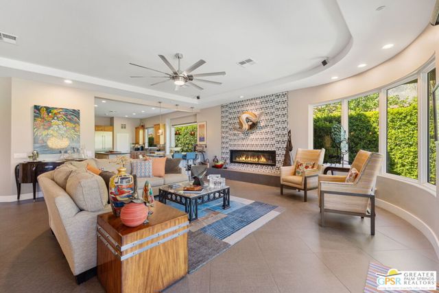450 E Bogert Trail, Palm Springs CA: https://media.crmls.org/mediaz/866cf9df-4a7e-48d2-a5f3-8360997d8ddf.jpg