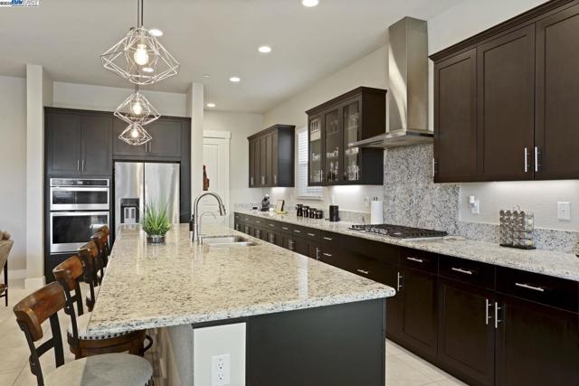 2595 Garden Farms Ave, Lathrop CA: https://media.crmls.org/mediaz/866d0cc3-d59b-4ec3-93e8-588f3f276b97.jpg