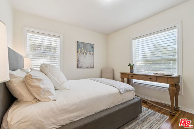 14741 Killion Street photo 5