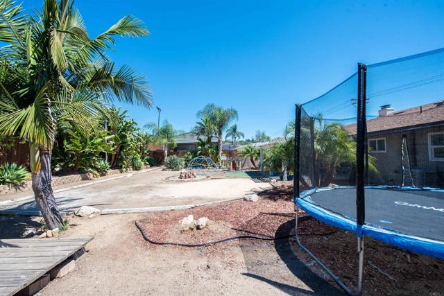 Detail Gallery Image 31 of 63 For 2094 Thibodo Ct, Vista,  CA 92081 - 3 Beds | 2 Baths