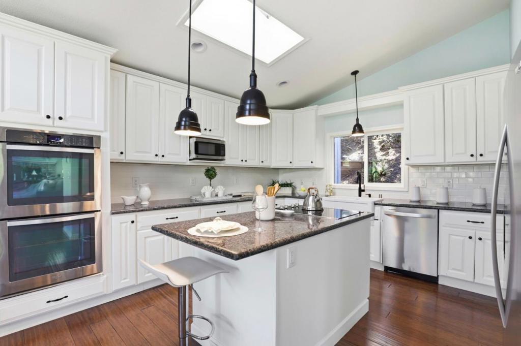 https://media.crmls.org/mediaz/866d7869-46bb-4aa4-b0b3-553f95749f7f.jpg?preset=X-Large