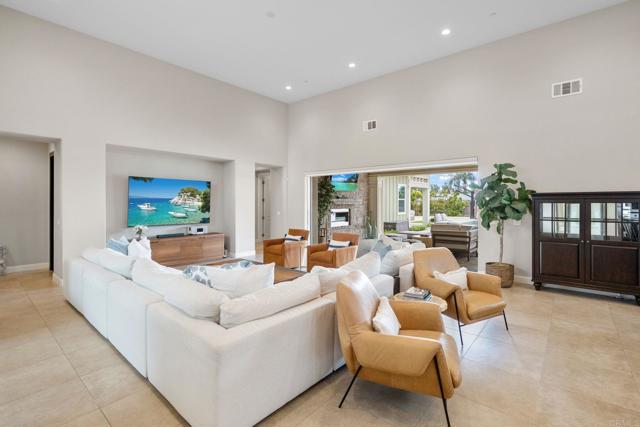 956 Urania Avenue, Encinitas CA: https://media.crmls.org/mediaz/866dcd89-f8b4-433e-8e15-97f8e1bad6fc.jpg