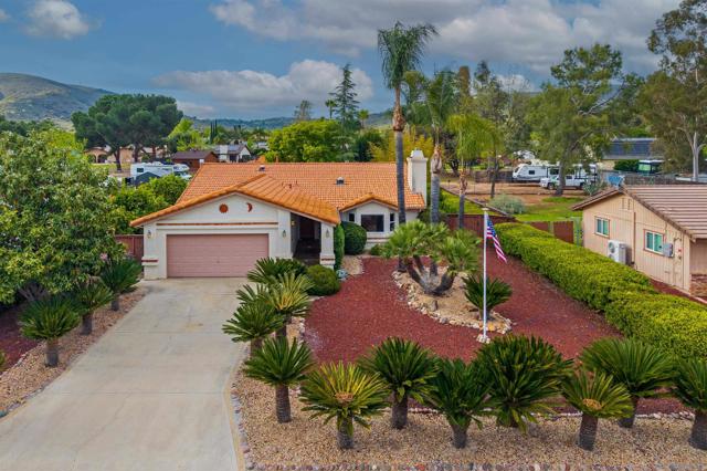 23540 Oriente Way, Ramona CA: https://media.crmls.org/mediaz/866e2830-a1be-4f8f-8504-7cc764adfc40.jpg
