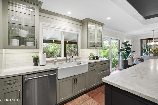 1658 La Granada Drive, Thousand Oaks CA: https://media.crmls.org/mediaz/866e3ba6-378c-4653-8fa2-023e31df28fa.jpg