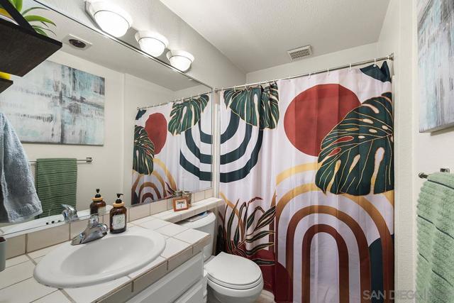 10400 caminito Cuervo, San Diego CA: https://media.crmls.org/mediaz/866f863e-ad22-43c2-af6f-75cc74fbc9b2.jpg