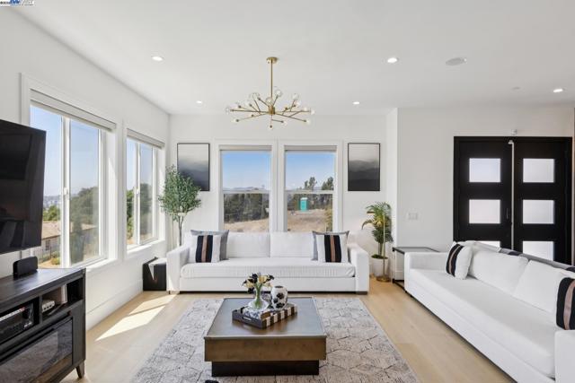 3606 Sarita St, Hayward CA: https://media.crmls.org/mediaz/866fe5f5-93cb-4e23-a8fa-1c36589dc79e.jpg