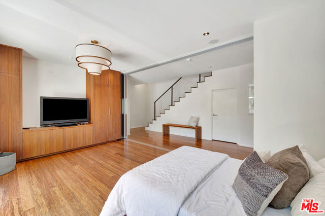 2020 Wattles Drive, Los Angeles CA: https://media.crmls.org/mediaz/866ff806-8832-44f4-8eb7-586d44041f0e.jpg