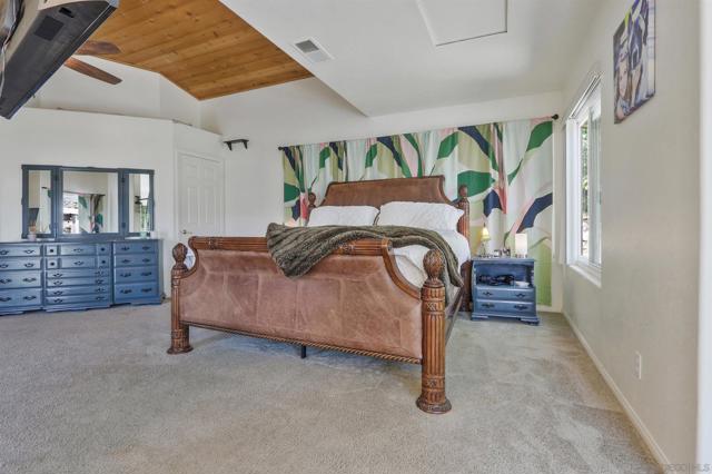 15549 Vista Vicente Dr, Ramona CA: https://media.crmls.org/mediaz/8670ae1b-995b-4c0d-8c1b-e22aaa4b1cbe.jpg