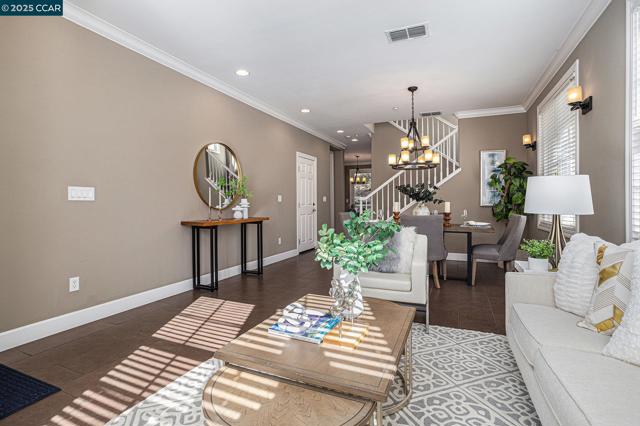 Image 6 of 50 For 203 Seacliff Way