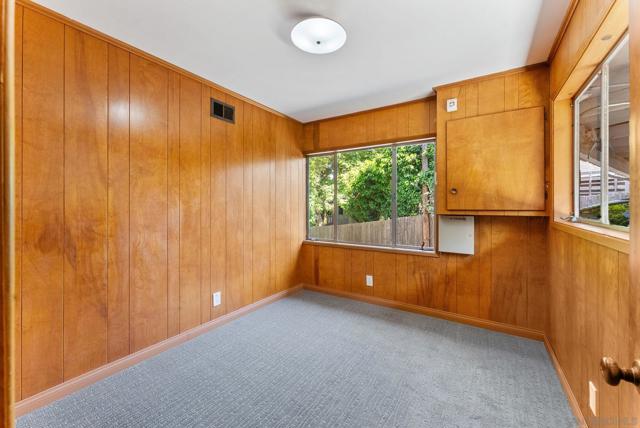 4936 Alzeda Drive, La Mesa CA: https://media.crmls.org/mediaz/8670bf01-7a10-4529-9cbc-f3ce090ea229.jpg