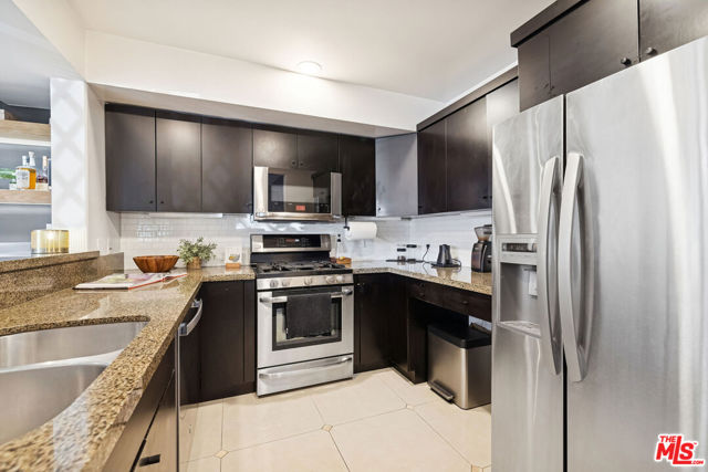 1150 S Oxford Avenue, Los Angeles CA: https://media.crmls.org/mediaz/86711bb2-86b0-41a5-adc0-b37551361a37.jpg