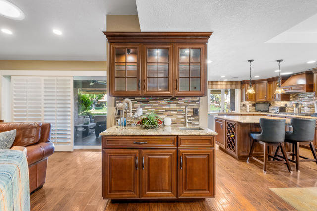 40 Joya Drive, Palm Desert CA: https://media.crmls.org/mediaz/8671727a-2c6d-40cb-ae33-4802485157a2.jpg