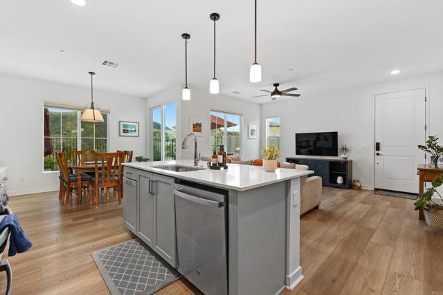 Detail Gallery Image 10 of 43 For 35254 Blossom Pl, Fallbrook,  CA 92028 - 4 Beds | 2/1 Baths