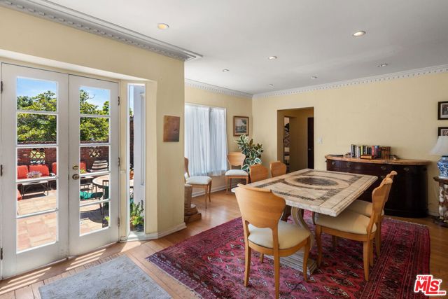 821 Malcolm Avenue, Los Angeles CA: https://media.crmls.org/mediaz/8671c024-073b-4ddb-98e5-82e345a0c575.jpg