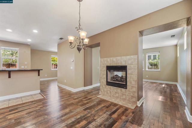 513 Lexington Dr, Vallejo CA: https://media.crmls.org/mediaz/86720899-1238-4c02-bb07-8f9ddd072e97.jpg