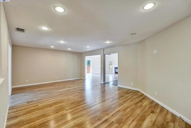 37659 Granville Dr, Fremont CA: https://media.crmls.org/mediaz/86721a85-3fa0-4f76-a407-96d694ce7296.jpg