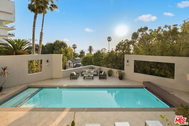 143 Ocean Avenue Ext, Santa Monica CA: https://media.crmls.org/mediaz/8672cd10-df03-4f1e-8bf2-070951761e85.jpg