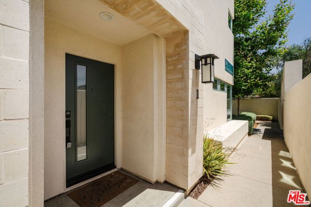 2911 Exposition Place, 1 photo 3
