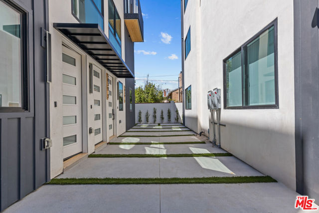 5839 Kester Avenue, Sherman Oaks CA: https://media.crmls.org/mediaz/8674d853-fffe-46cd-ba23-f0ce6f656c23.jpg