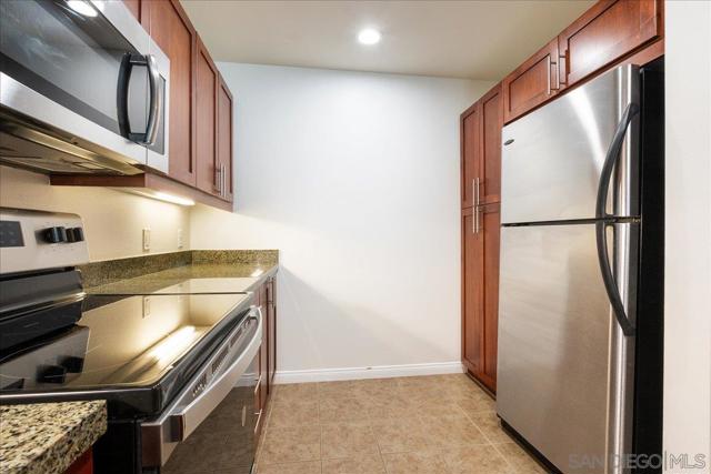 206 Park Blvd, San Diego CA: https://media.crmls.org/mediaz/8674fe7e-c711-4dc2-af08-835cfc613636.jpg