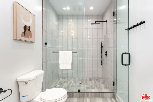 732 N Cherokee Avenue, Los Angeles CA: https://media.crmls.org/mediaz/867546c9-d579-4ecf-a84d-a1ac8643a30b.jpg