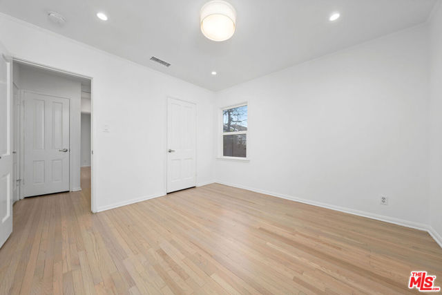 11347 CASHMERE Street, Los Angeles CA: https://media.crmls.org/mediaz/8675635e-8411-462e-a6e2-6f9b65a20ecb.jpg