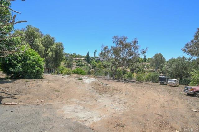 3096 Coral Tree Lane, Fallbrook CA: https://media.crmls.org/mediaz/867597c2-7d9f-4851-a67c-146be498c13d.jpg