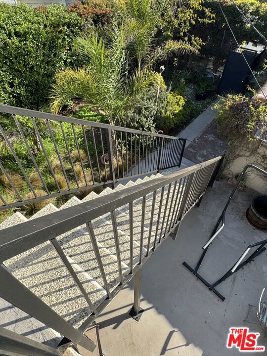 4010 W Adams Boulevard, Los Angeles CA: https://media.crmls.org/mediaz/867658e4-7b16-454a-801e-d2692aa8e529.jpg