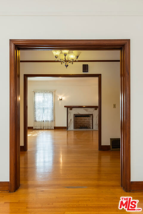 955 S Highland Avenue, Los Angeles CA: https://media.crmls.org/mediaz/8676746f-0cb9-4f67-9e68-ecd2f144c5c9.jpg