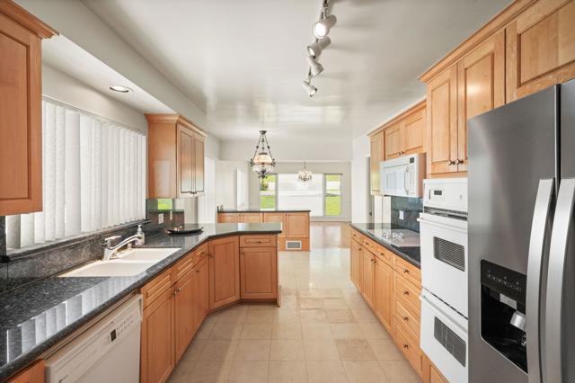 108 W Kenneth Road, Glendale CA: https://media.crmls.org/mediaz/8676b408-ff5f-4ee8-a7b2-378bd8cb2aa4.jpg