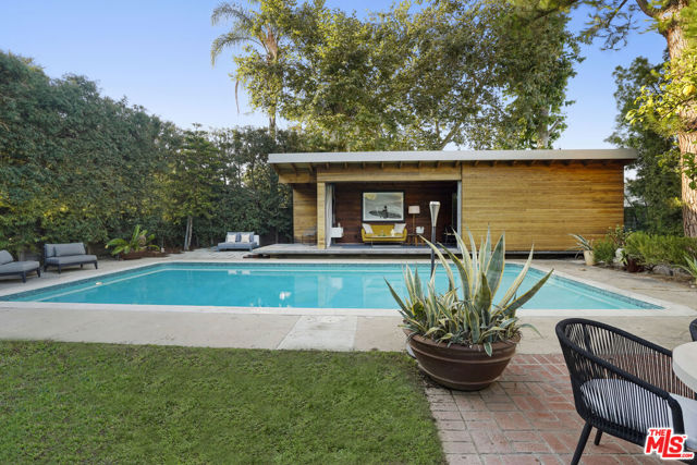 12815 Sarah Street, Studio City CA: https://media.crmls.org/mediaz/8676e64f-b123-47ae-8d70-078d73d87c40.jpg