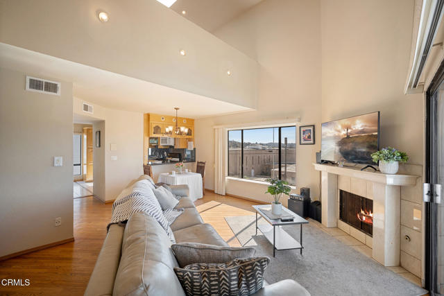 1121 E Wilson Avenue, Glendale CA: https://media.crmls.org/mediaz/86772389-eb02-410b-a89d-10473562fed6.jpg