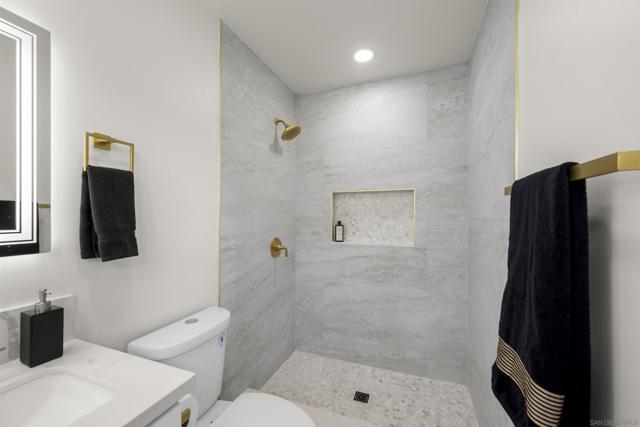 3675 Herbert St, San Diego CA: https://media.crmls.org/mediaz/867775e7-e35b-4755-941f-b52cb91ef337.jpg