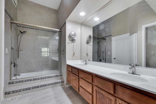 180 Windrose Drive, Newbury Park CA: https://media.crmls.org/mediaz/8677acad-d9de-4c98-9d50-79c6eeeed7b0.jpg