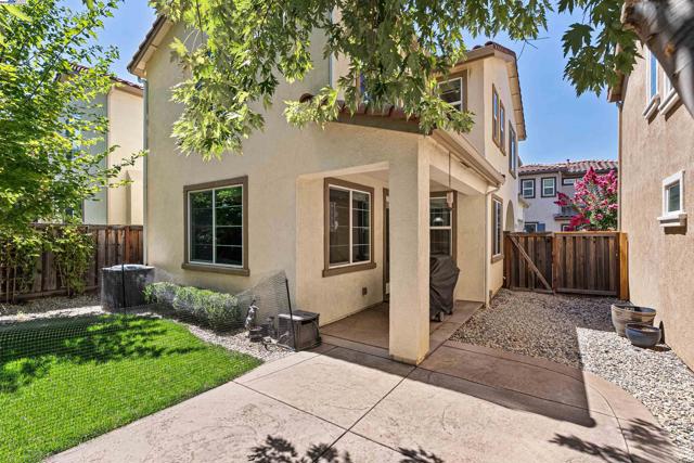 6505 Brando Loop, Fair Oaks CA: https://media.crmls.org/mediaz/8677b38e-70cf-402b-b580-224af13e1954.jpg