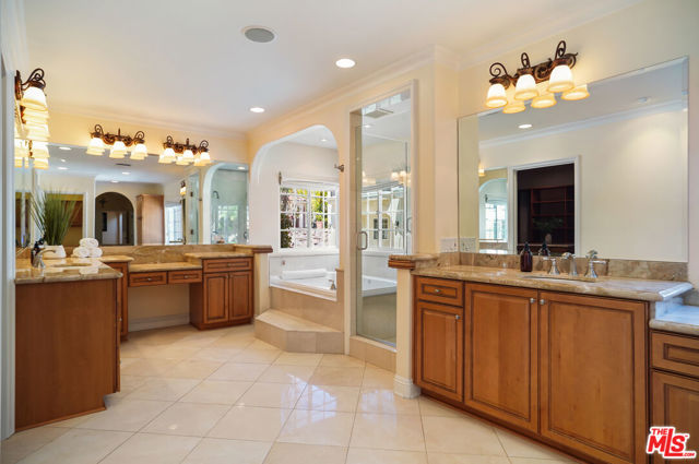 Image 21 of 58 For 10655 Camarillo Street