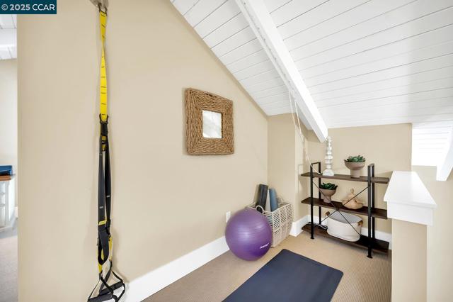 691 Old Jonas Hill Rd, Lafayette CA: https://media.crmls.org/mediaz/86799706-ea77-4390-a4db-53d7e000e0c5.jpg