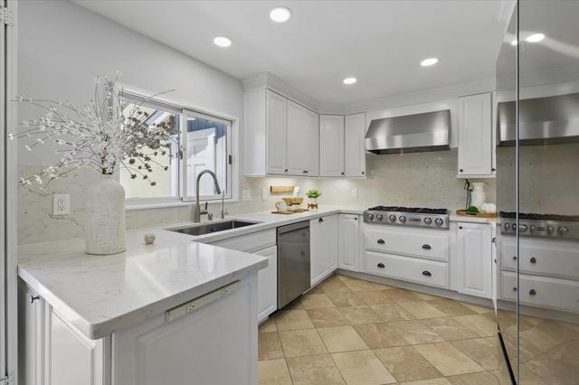 2434 Hastings Drive, Belmont CA: https://media.crmls.org/mediaz/867a60e7-d4ce-4b3a-ac60-975070e5f3d4.jpg