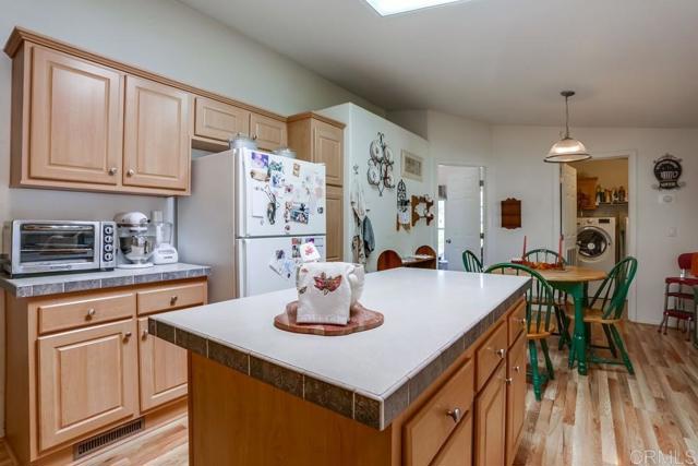 1750 W Citracado Parkway, Escondido CA: https://media.crmls.org/mediaz/867a65ef-16b5-41be-92ed-c69ec078f5a7.jpg