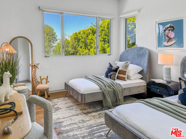1116 Linda Flora Drive, Los Angeles CA: https://media.crmls.org/mediaz/867ac797-9621-4a68-8209-8a6cc150f420.jpg