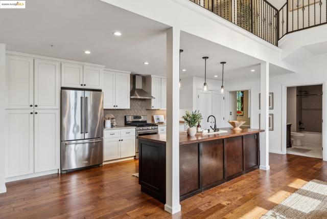 6300 Shattuck Ave, Oakland CA: https://media.crmls.org/mediaz/867acb3d-3e77-40d0-bd17-80e74d1c6c25.jpg