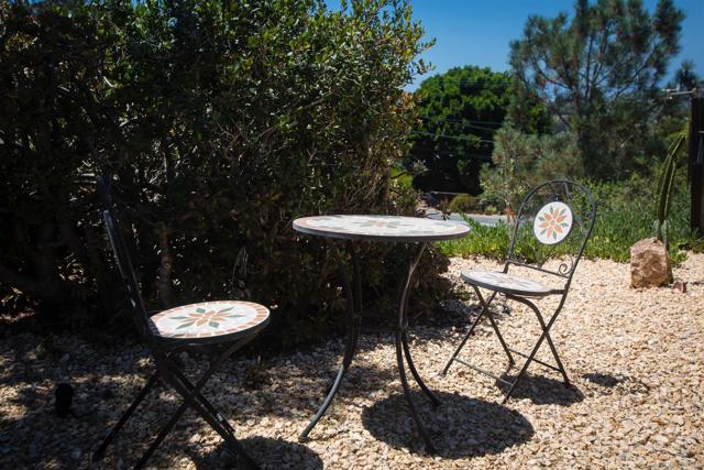 1047 Highland Dr, Del Mar CA: https://media.crmls.org/mediaz/867af396-28d5-4dd2-9842-6a059a469275.jpg