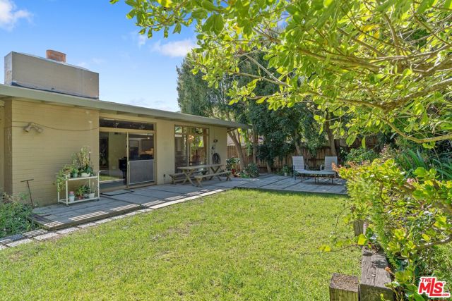 7545 Kimdale Lane, Los Angeles CA: https://media.crmls.org/mediaz/867b0ced-cd9f-4e1e-8a99-d435c2cd27f4.jpg